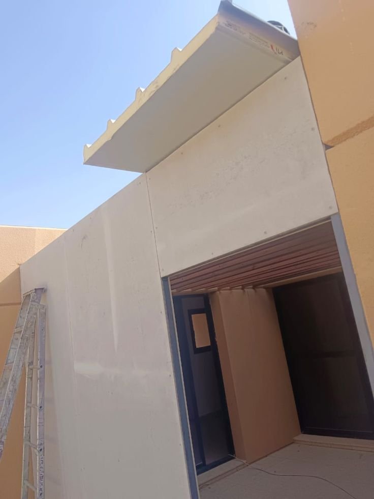 ملاحق ساندوتش بانل