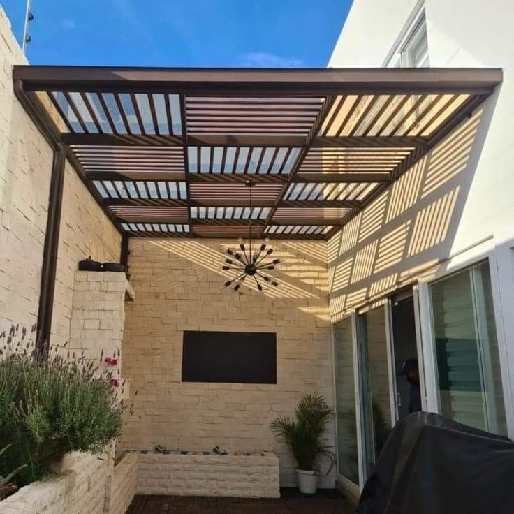 مظلات خشب مجدول