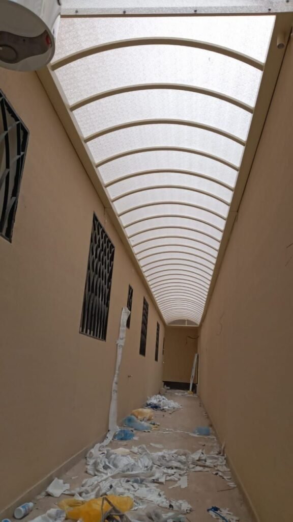 مظلات ممرات لكسان